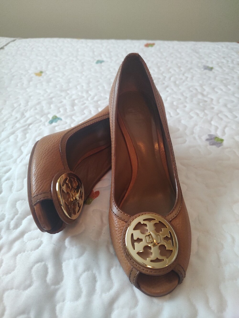 Tory Burch Brown Leather Peep-Toe Heels with Gold Medallion - Picture 6 of 7